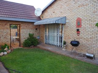 Smirna Guesthouse - Vryburg - 1