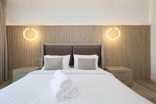 Luxury 3 Bed Apt with Golf Course Views - 9