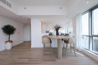 Luxury 3 Bed Apt with Golf Course Views - 3