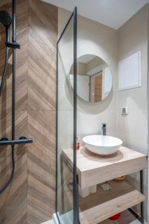 Elegant & Stylish 2-Bedroom Apartment - Sofia - 6