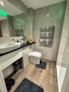 Atlas Residence & Luxury Apartment with City View - Sheffield - 6