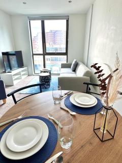 Atlas Residence & Luxury Apartment with City View - Sheffield - 5
