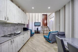 Rustaveli Three Bedroom Apartment Duplex With a Yard - Tbilisi - 4