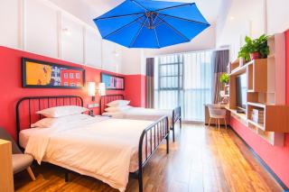 Happy Inn-Zhengzhou Railway St ation Erqi Square Branch喜鹊愉家酒店锦荣国际轻纺城店 - 9