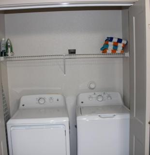 IG-Worthy Fiesta DT Retreat hotel Apt with free Parking and Pets Allowed - San Antonio - 8