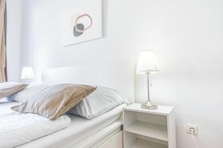 Stylish 2BR Apt for Groups, Up to 5P at Margareten - 4