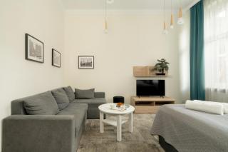 Jasne Studia Very Berry w Centrum Poznania by Noclegi Renters - 3