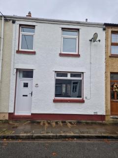 3 Bedroom Urban Retreat Near Bike Park Wales & Town Centre - Merthyr Tydfil - 2