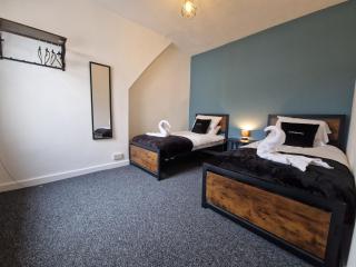 3 Bedroom Urban Retreat Near Bike Park Wales & Town Centre - Merthyr Tydfil - 1