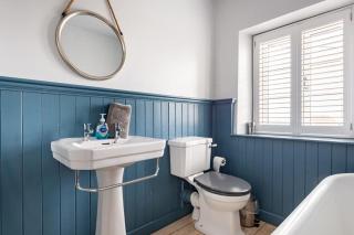 Sunny 4-bedroom cottage with South facing garden - Sunflower Cottage - 8