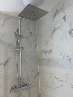town centre 3, 1st floor, king bed entire flat - Huntingdon - 6