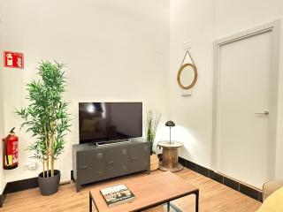 Boho Royal Retreat Steps from the Royal Palace - 4