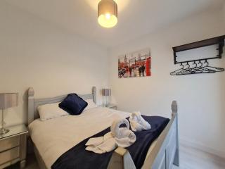 Stylish & Comfortable 4 bedroom home in Merthyr Tydfil - Dowlais - 9