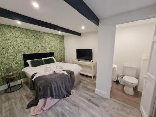 Stylish & Comfortable 4 bedroom home in Merthyr Tydfil - Dowlais - 2