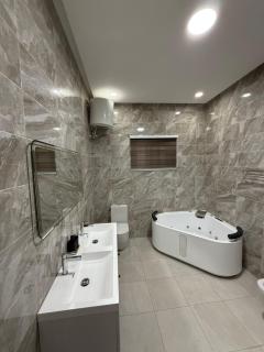 P&M Residence 5bdr of bliss in Trasacco - Accra - 7