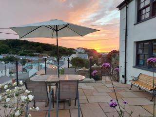 Ocean View Apartment with Sea Views & Terrace, Little Haven - 9