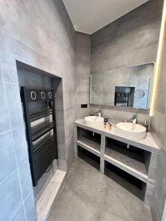 Spacious newly renovated loft with AC - 5