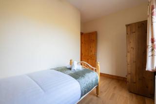 Tranquil Dingle Hideaway - 7