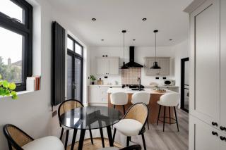 Modern and Cozy 4BR Ideal for Families and Groups - Bristol - 1