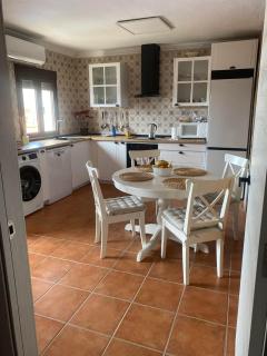 La Casa del Pueblo con piscina y barbacoa - 7