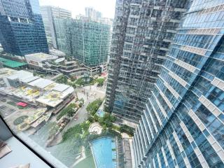 BGC Condo Facing Mitsukoshi Mall #upt122g - Manila - 2