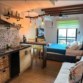 Pinesuites Tagaytay Rustic Studio near Sky Ranch - Tagaytay - 0