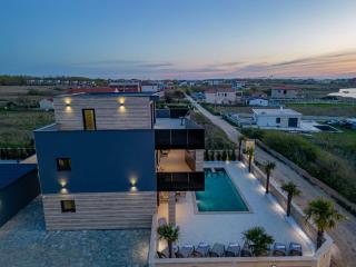 CROWONDER Villa Travera 1 with Heated Swimming Pool - CROWONDER LUXURY RENT - 2