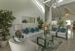 Newly renovated 3-bed spacious family home - Villa Decaj home - Cap Estate - 3