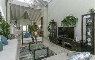 Newly renovated 3-bed spacious family home - Villa Decaj home - Cap Estate - 2