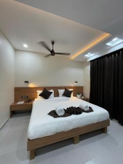Hotel Momon - Guwahati - 7
