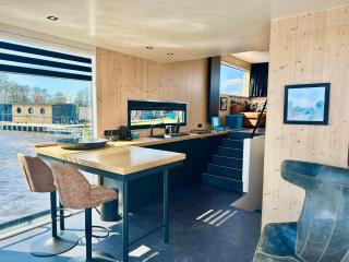 VaarLoft Pur Sang - Luxe Houseboat - Sneekermeer - Offingawier - 2