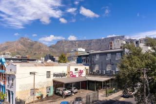 The Rose207: Modern Corner Studio with Views - 3