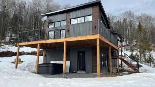 Paradis & SPA Private Hot Tub, Skiing at Val St-Côme - 1