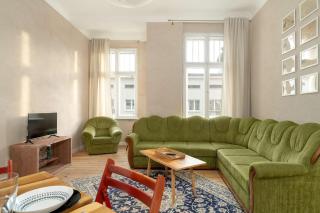 Spacious and Bright Apartment with Balcony near MTP by Noclegi Renters - 9