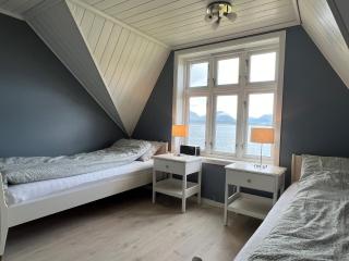 Sjarmerende feriehus med privat brygge - 1