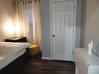 Comfy Fairmount - Newark - 5