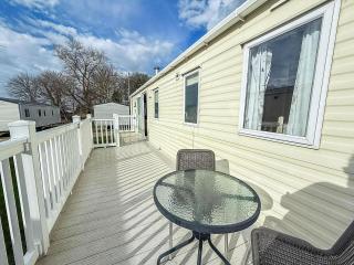 Lovely Caravan At Broadland Sands Holiday Park Nearby Lowestoft Ref 20011Bs - Hopton on Sea - 2