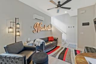 10 Min Drive Downtown, Roof Deck, Pet Friendly - 0