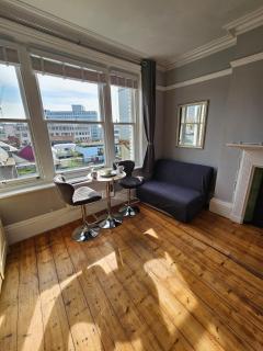 City Centre Location on Corn Street studio - 6
