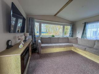 Homely Caravan With Free Wifi At Broadland Sands Park, Suffolk Ref 20002Bs - Hopton on Sea - 2