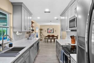 Poolside Paradise of Cape Coral! - Cape Coral - 3