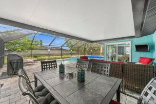 Poolside Paradise of Cape Coral! - Cape Coral - 2
