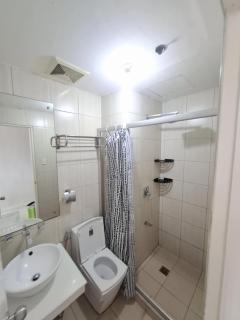 Modern Studio Birch Tower Near Malls & Nightlife - Manila - 1