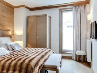 Spacieux appartement 5 pièces, proche commerces et pistes, avec terrasse et parking - FR-1-562-31 - Courchevel - 1