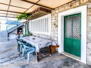 Beachfront Escape – Steps from the Crystal-Clear Sea - Bogišići - 9