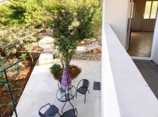 Beachfront Escape – Steps from the Crystal-Clear Sea - Bogišići - 3