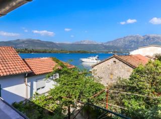 Beachfront Escape – Steps from the Crystal-Clear Sea - Bogišići - 8