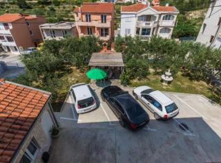 Relaxing Stay in Podstrana Apartments with Garden - Podstrana - 0
