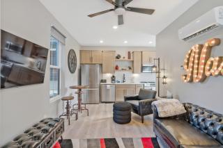 10 Min Drive Downtown, Roof Deck, Pet Friendly - 2