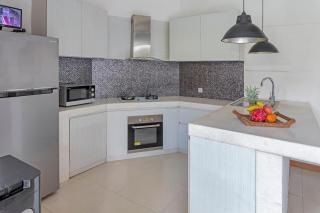 LUX 3BR villa - CANGGU 7 min drive - LONG 11 meters POOL - Kerobokan - 2